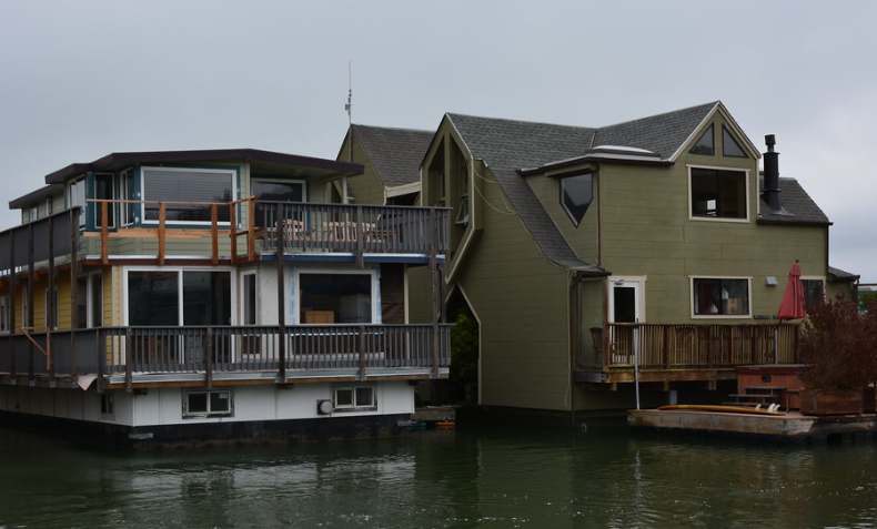 floating houses
