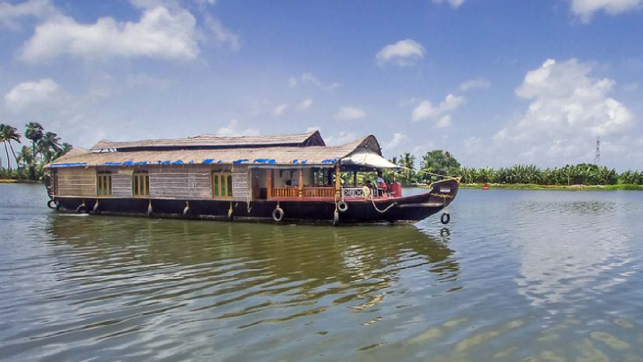 houseboat